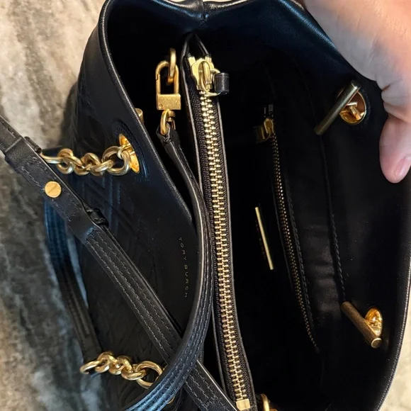 Tory Burch Black Quilted Shoulder Bag with Gold Chain - Picture 3 of 5